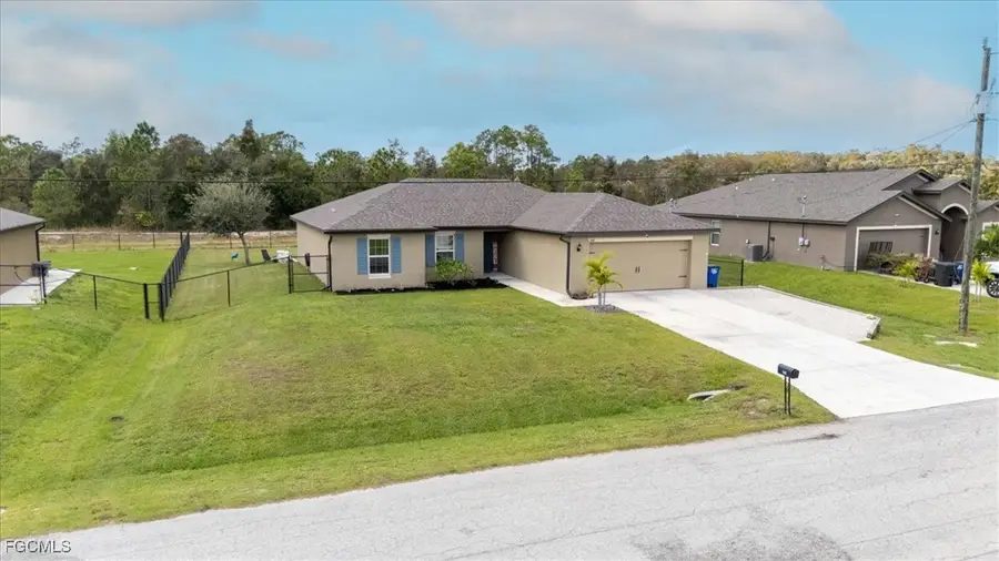 840 Youngreen Drive, Fort Myers, FL 33913 - Image #2