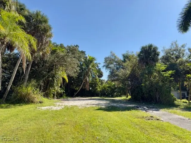 236 Lagoon Drive, Fort Myers, FL 33905 - Image #2