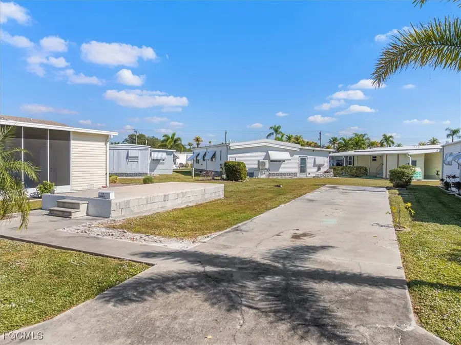 270 Yorkshire Avenue, Fort Myers, FL 33908 - Image #3