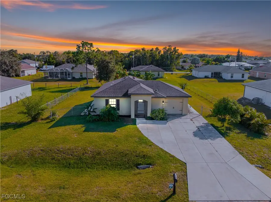 216 Des Cartes Street, Fort Myers, FL 33913 - Image #2