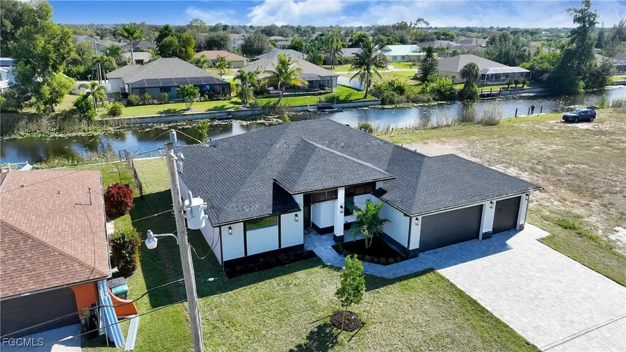 907 SW 15th Place, Cape Coral, FL 33991 - Image #2