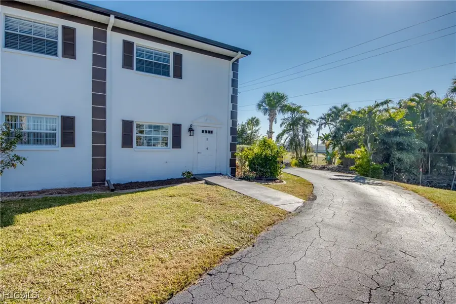 7001 New Post Drive #4, North Fort Myers, FL 33917 - Image #2
