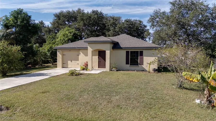 824 Umber Drive, Fort Myers, FL 33913 - Image #2