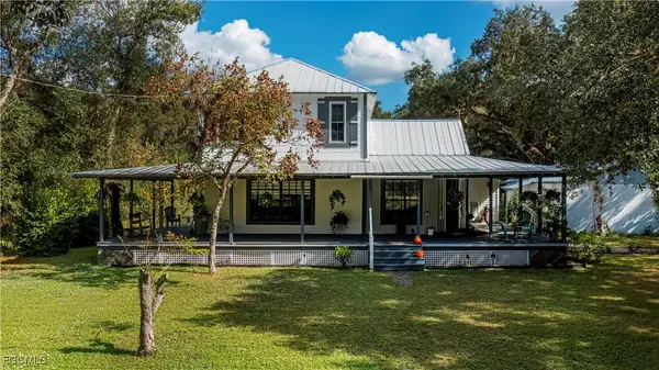 105 S Oak Street, Labelle, FL 33935