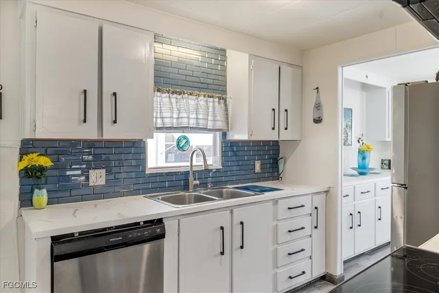 952 Days Lane, North Fort Myers, FL 33917 - Image #3