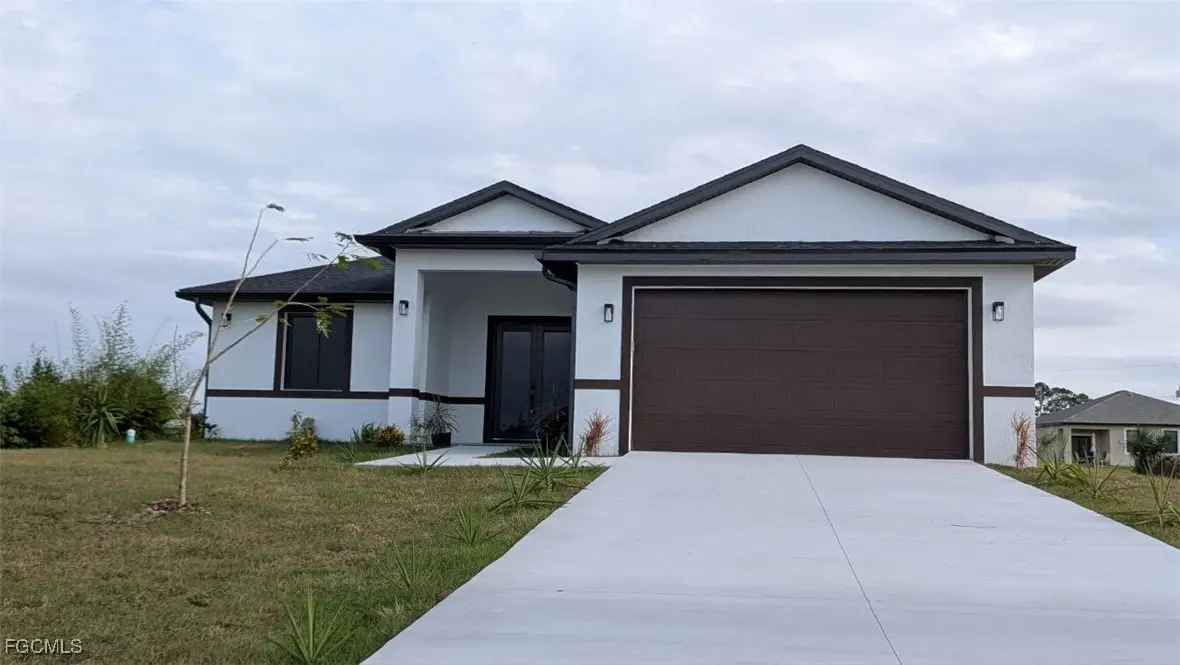 8033 Oakleaf Circle, Labelle, FL 33935 - Image #1