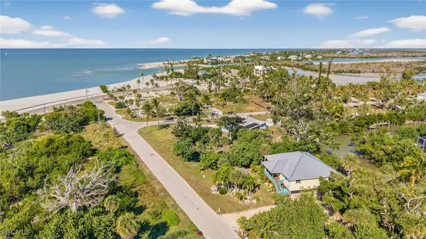 6476 Pine Avenue, Sanibel, FL 33957