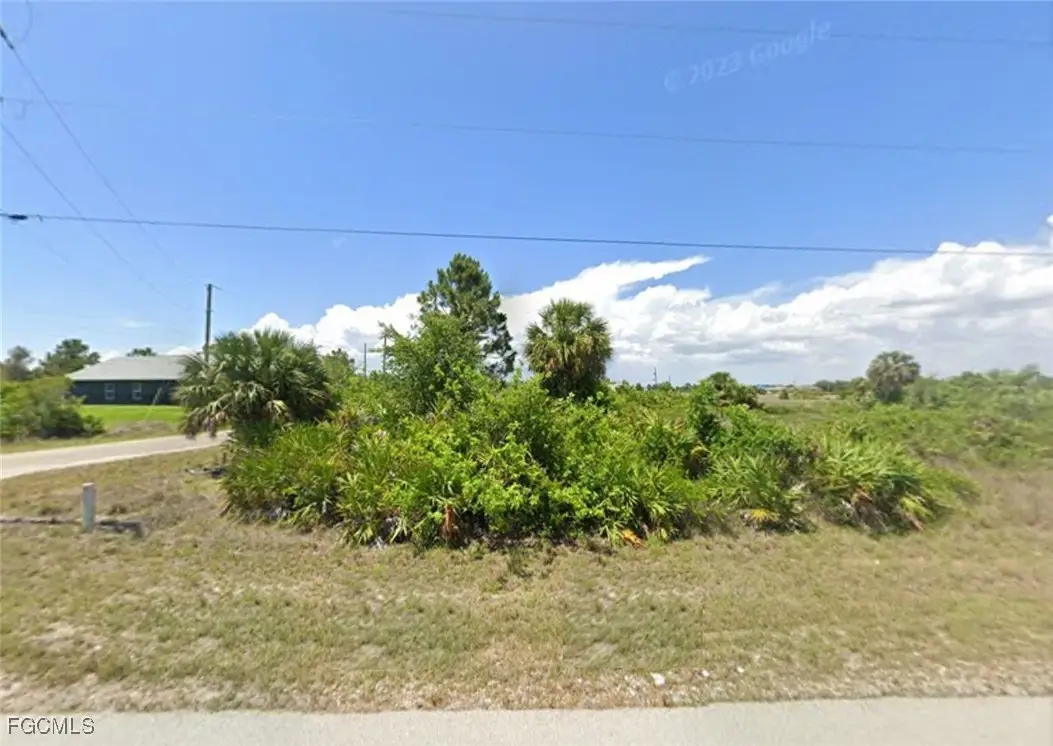 811 Lamar Street E, Lehigh Acres, FL 33974 - Image #1