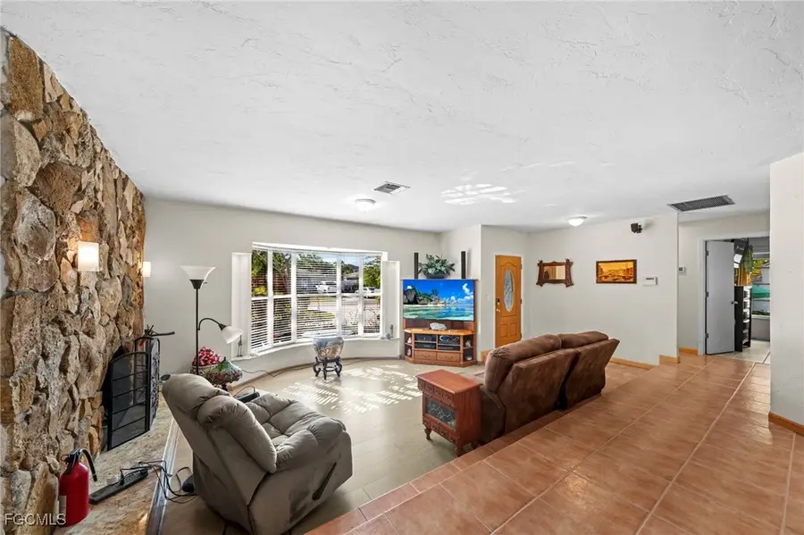 813 105th Avenue N, Naples, FL 34108 - Image #2