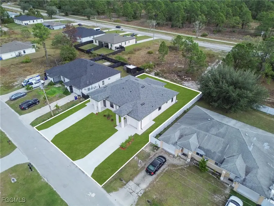 521/523 Lillon Avenue S, Lehigh Acres, FL 33974 - Image #3