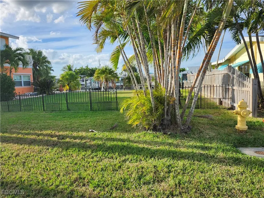 2596 Bayshore Drive, Matlacha, FL 33993 - Image #3