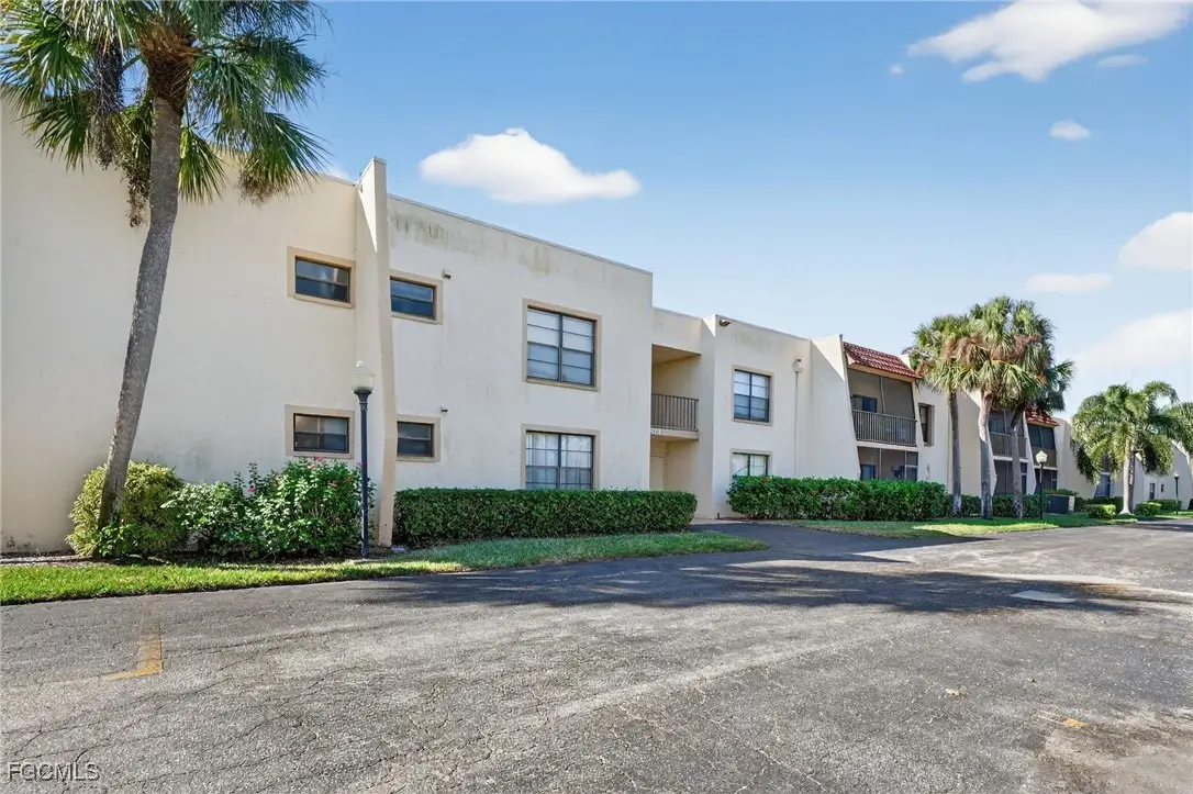 12501 Mcgregor Boulevard #28, Fort Myers, FL 33919 - Image #1
