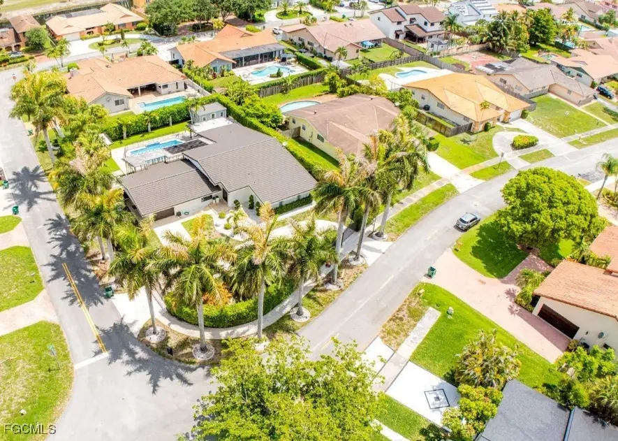 7345 N Oakmont Dr, Hialeah, FL 33015 - Image #1