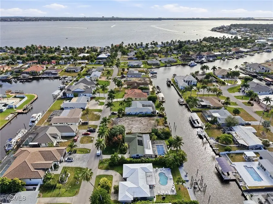 5338 Bayshore Avenue, Cape Coral, FL 33904 - Image #2