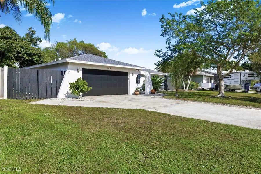 2413 Woodland Circle, Fort Myers, FL 33907 - Image #2
