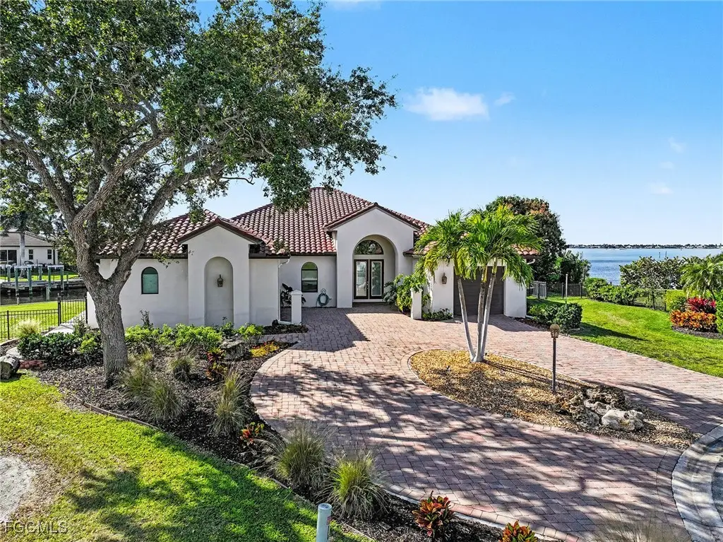 866 Cal Cove Drive, Fort Myers, FL 33919 - Image #1