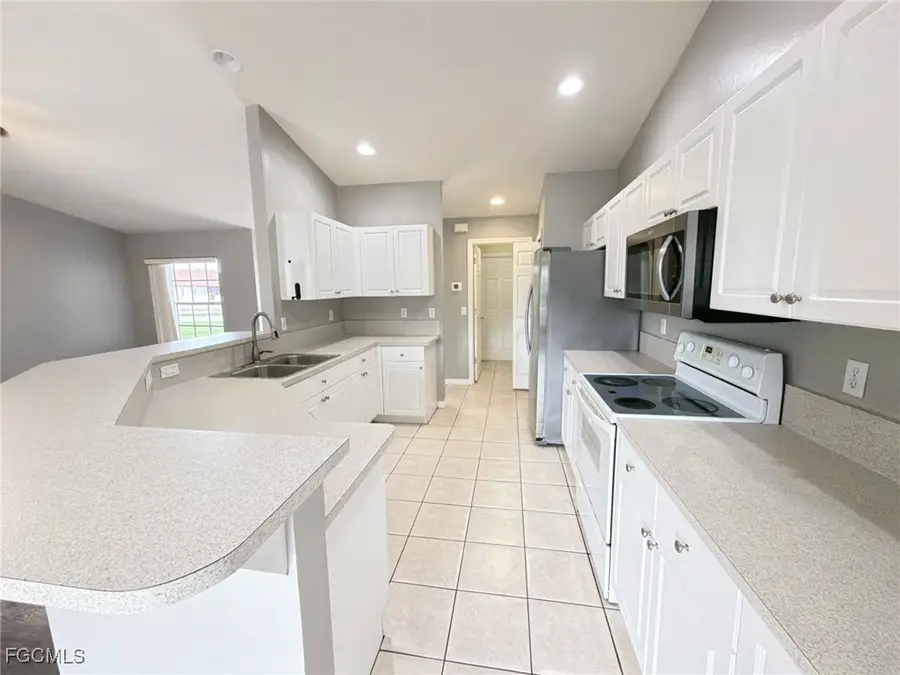 933 SW 7th Avenue, Cape Coral, FL 33991 - Image #3