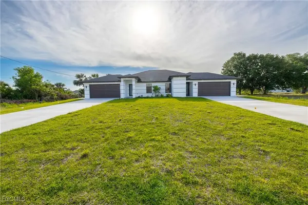 336/338 Harry Avenue S, Lehigh Acres, FL 33973
