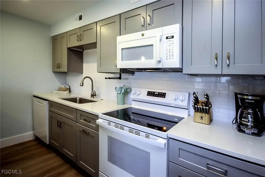 671 E Gulf Drive #4B2, Sanibel, FL 33957 - Image #2