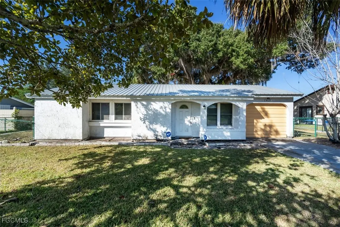 4021 W Palomar Circle, Labelle, FL 33935 - Image #1