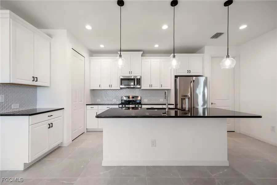 11704 Solano Drive, Fort Myers, FL 33966 - Image #3