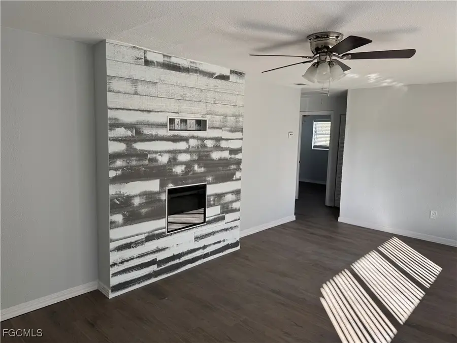 2711 Elmwood Street, Fort Myers, FL 33901 - Image #2