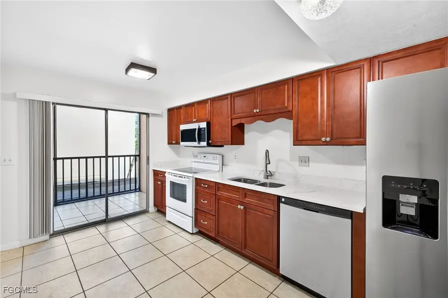 3150 Shorewood Lane #202, Fort Myers, FL 33907 - Image #3