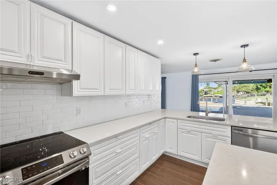 541 Bayside Drive, Fort Myers, FL 33919 - Image #2