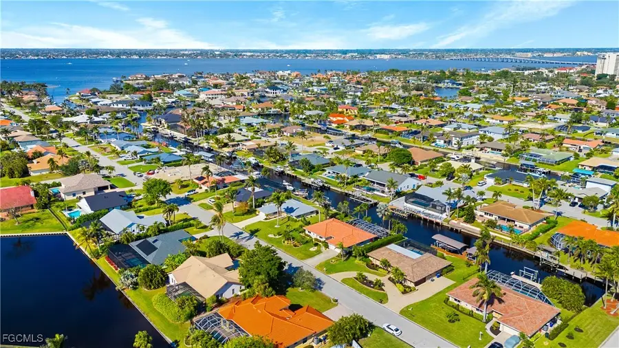 1011 S Town And River Drive, Fort Myers, FL 33919 - Image #2