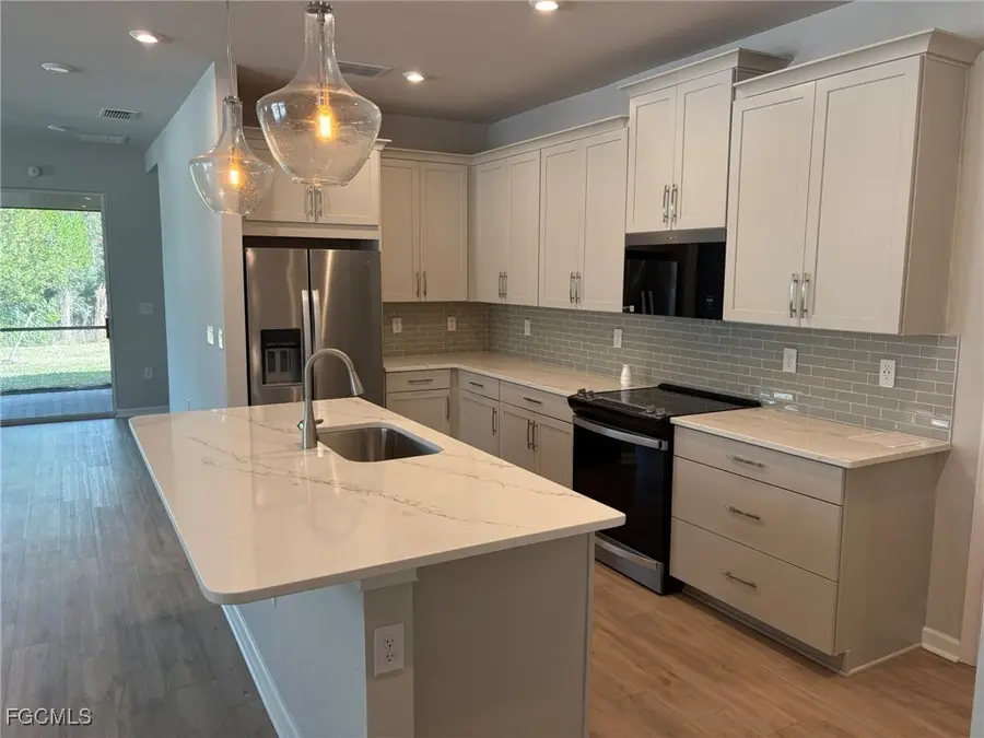 10287 Bonavie Cove Drive, Fort Myers, FL 33966 - Image #2