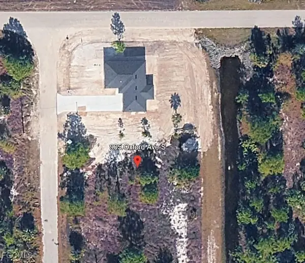 905 Oxford Avenue S, Lehigh Acres, FL 33974