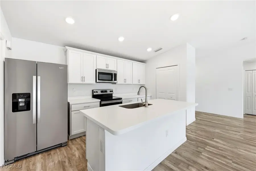 2805 NE 7th Avenue, Cape Coral, FL 33909 - Image #2