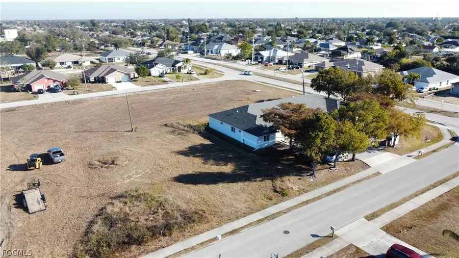 711 SE 8th Street, Cape Coral, FL 33990 - #2