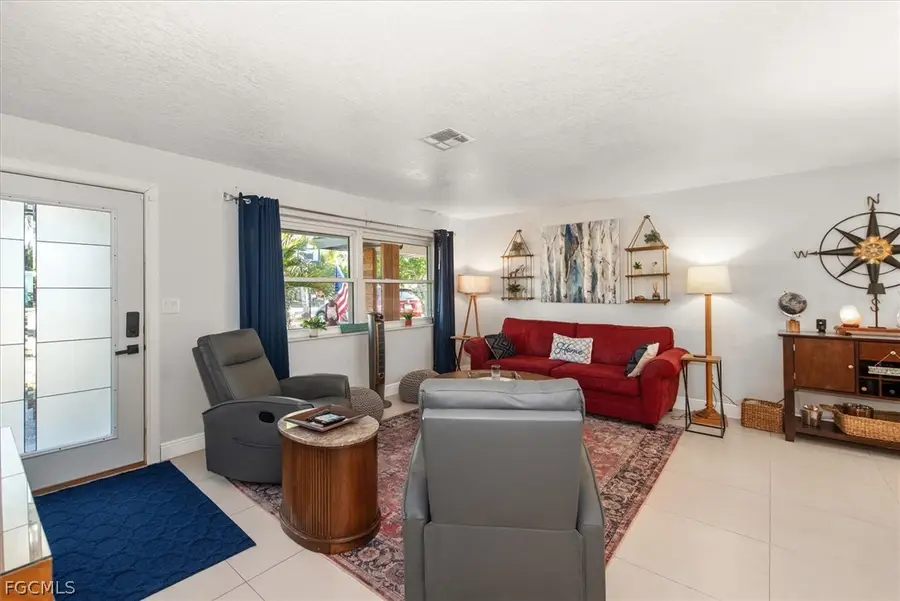 3945 Edgewood Avenue, Fort Myers, FL 33916 - Image #3