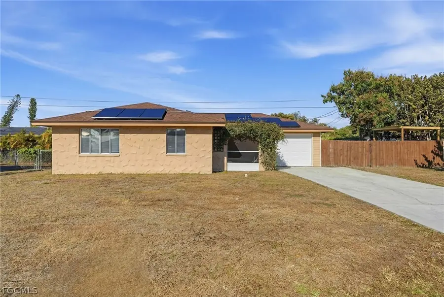 885 Entrada Drive S, Fort Myers, FL 33919 - Image #2