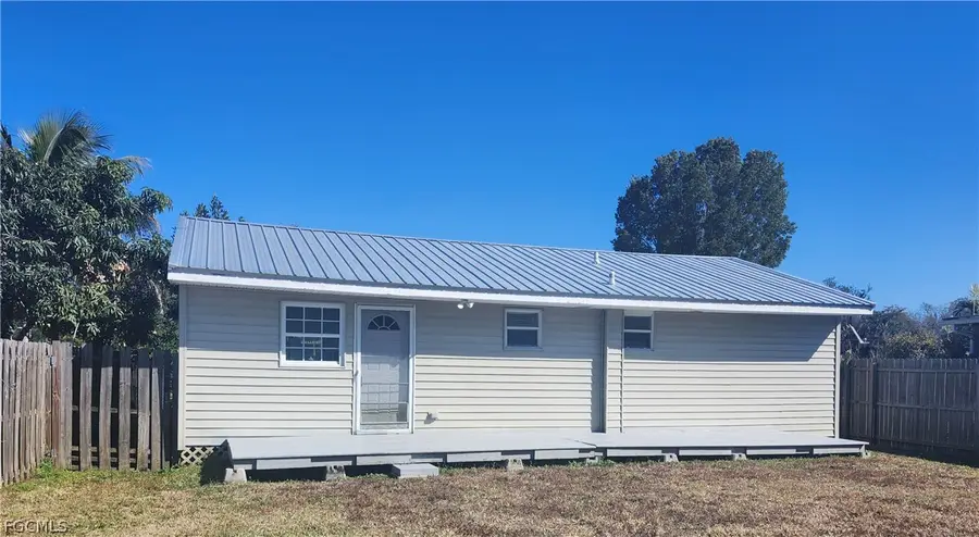 2248 Marina Park Drive, Fort Myers, FL 33905 - Image #2