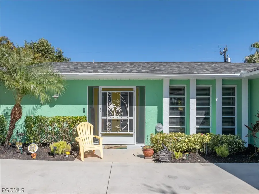 913 SE 26th Terrace, Cape Coral, FL 33904 - #2