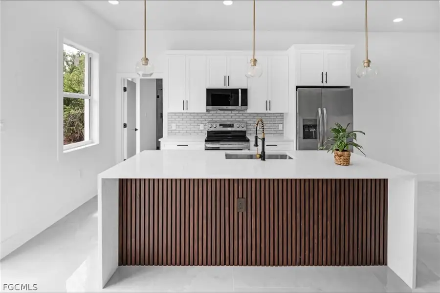 633 Wabasso Avenue S, Lehigh Acres, FL 33974 - Image #3