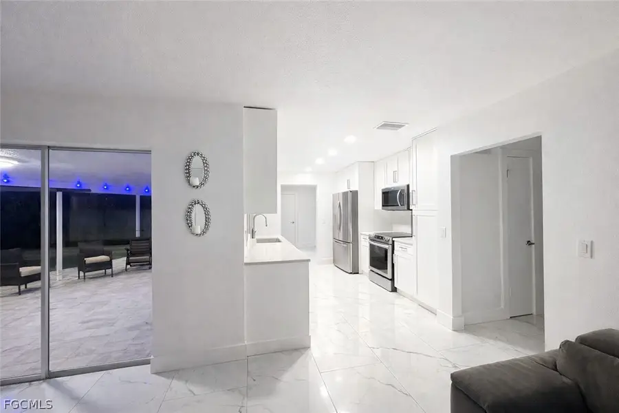 2208 SE 10th Street, Cape Coral, FL 33990 - #2