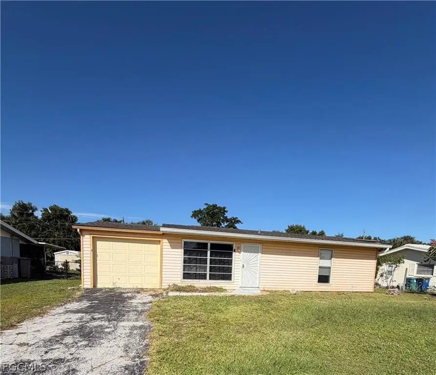 871 Lake Mcgregor Drive, Fort Myers, FL 33919 - #2