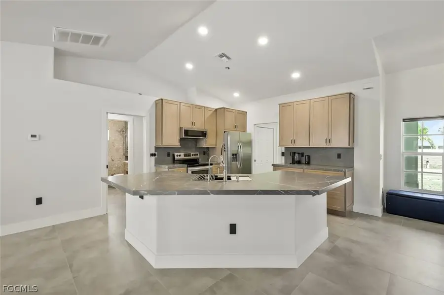 2200 NE 9th Avenue, Cape Coral, FL 33909 - #2