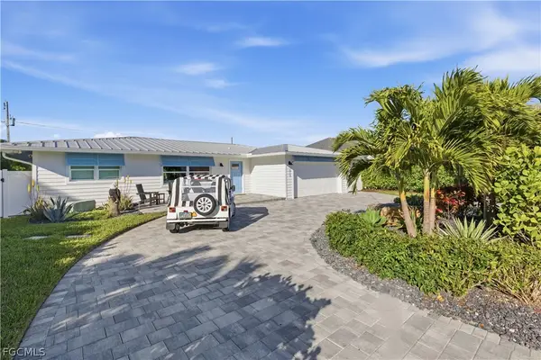 519 105th Avenue N, Naples, FL 34108