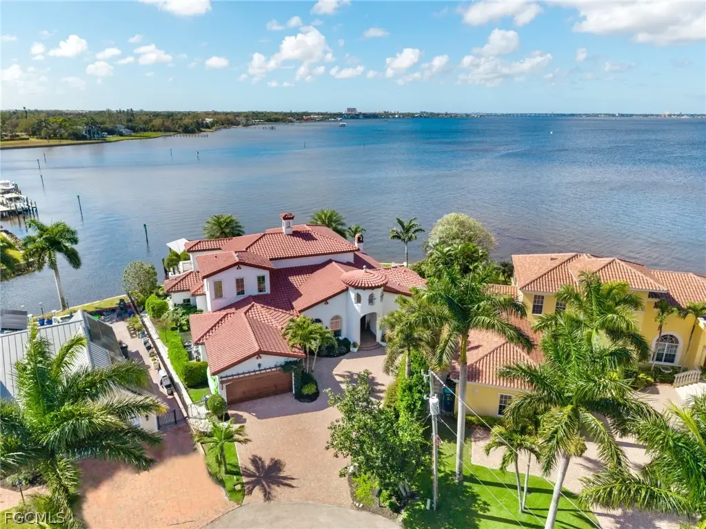 911 Aqua Lane, Fort Myers, FL 33919 - #1