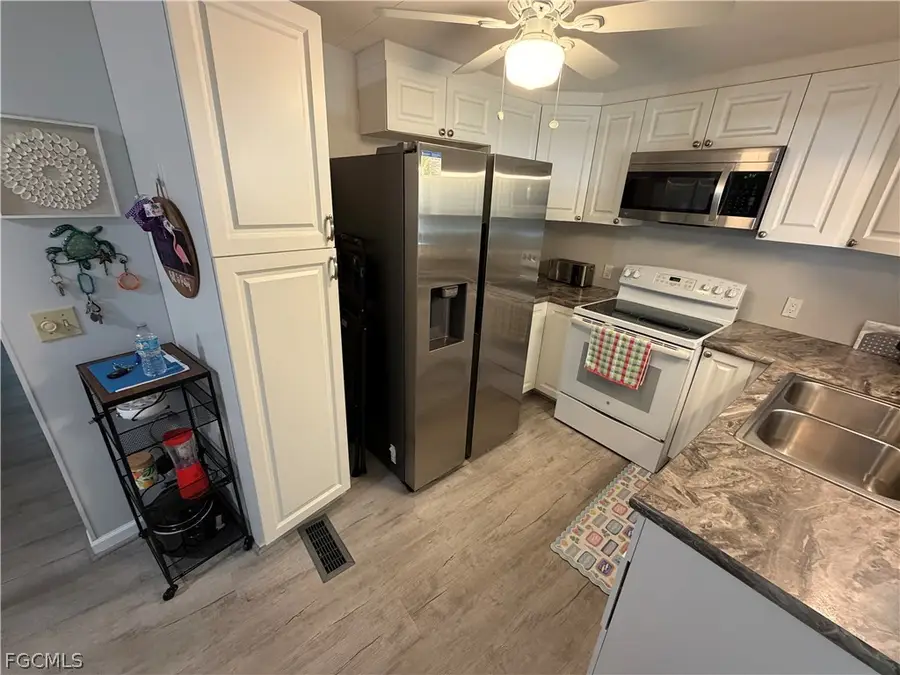 201 Captains Walk, North Fort Myers, FL 33917 - #3