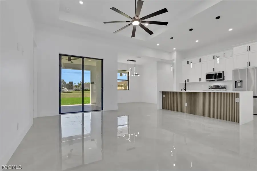 922 NE 5th Avenue, Cape Coral, FL 33909 - #2