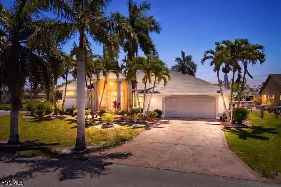 928 SE 33rd Street, Cape Coral, FL 33904 - #2