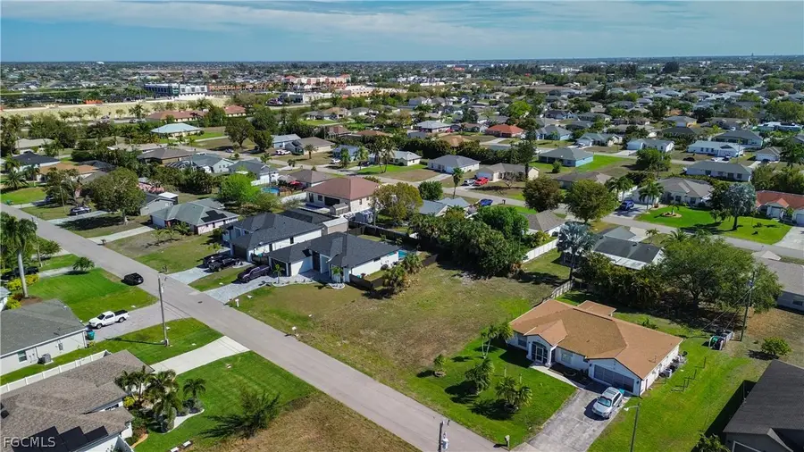 617 SW 11th Place, Cape Coral, FL 33991 - #3