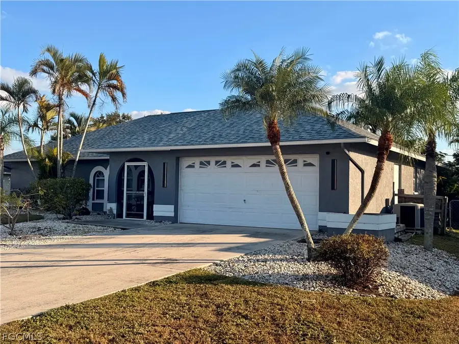 402 SE 8th Street, Cape Coral, FL 33990 - #2