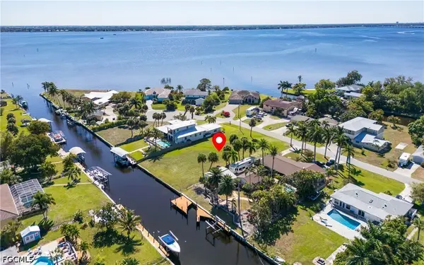 1820 Marina Circle, North Fort Myers, FL 33903