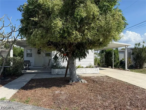 120 Lantern Place, North Fort Myers, FL 33917